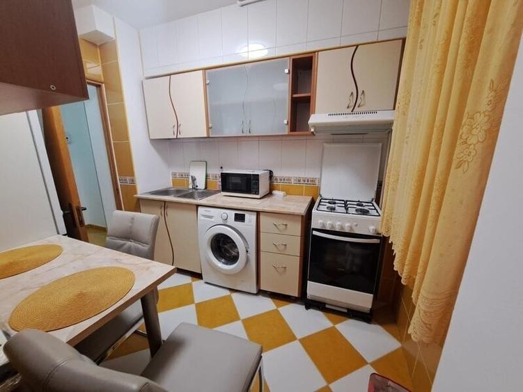 Apartament cu 3 camere semidecomandat, mobilat în Iancului
