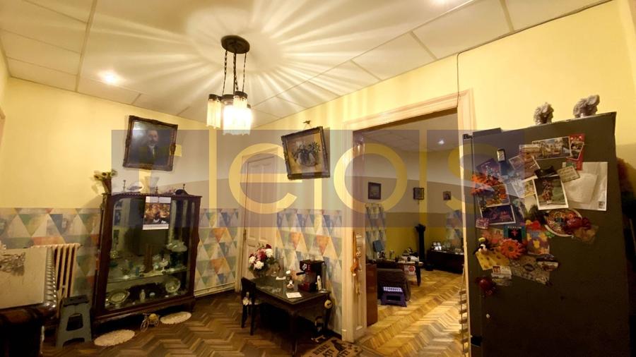 Casă individuală cu 6 camere cu Canalizare în Cotroceni