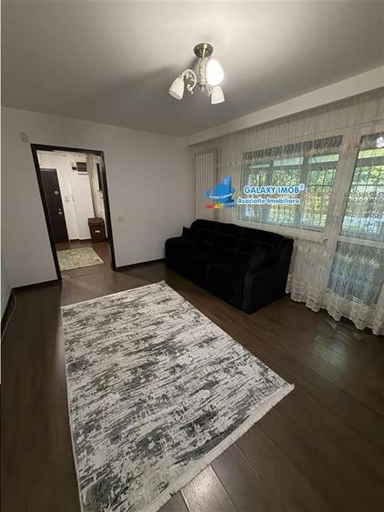 Apartament cu 3 camere semidecomandat, mobilat în Apărătorii Patriei