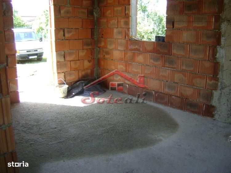 Casă cu 3 camere cu Teren 550 Mp în Cornu