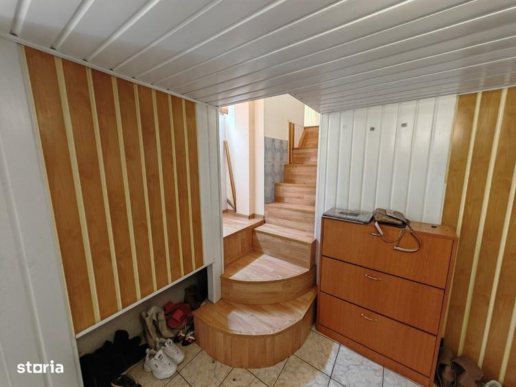 Apartament cu 4 camere în Letea