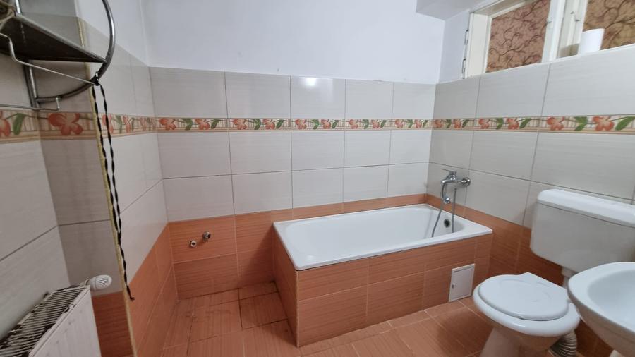Casă individuală cu 5 camere cu Canalizare în Central