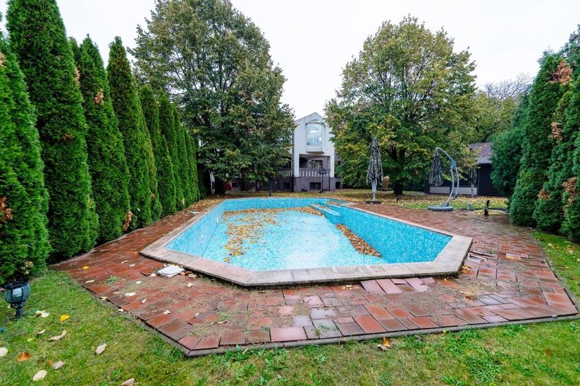 Casă individuală cu 20 camere cu Piscina în Ultracentral