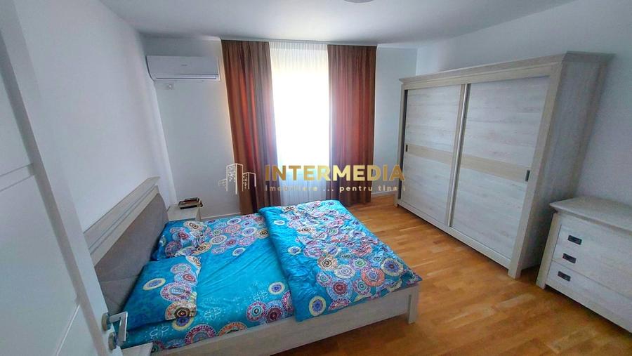 Casă individuală cu 4 camere cu Canalizare în Cetate