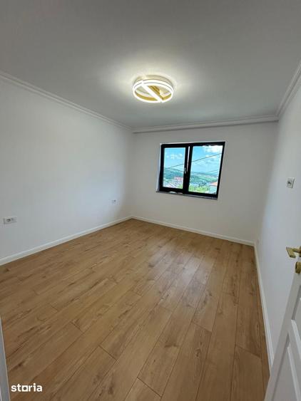 Casă cu 4 camere cu Teren 400 Mp în Rediu