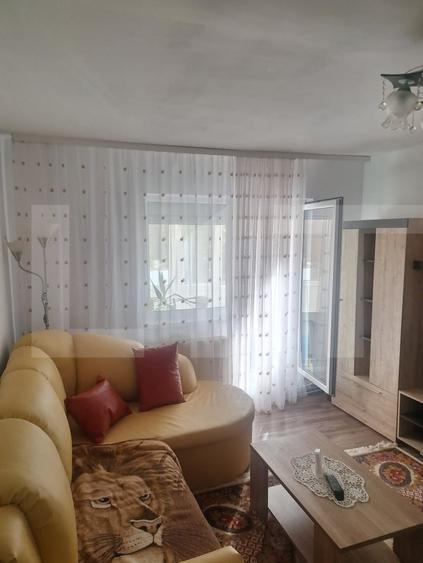 Apartament cu 3 camere semidecomandat, mobilat în Lugoj