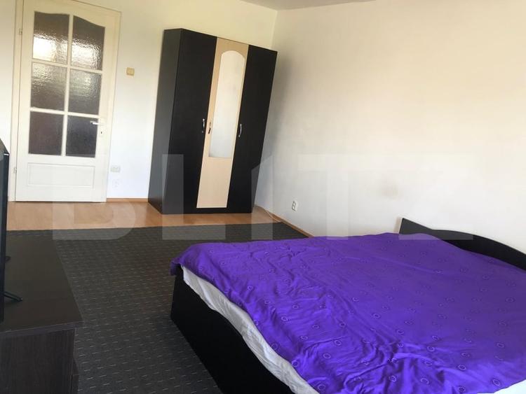 Apartament cu 3 camere decomandat, mobilat în Est