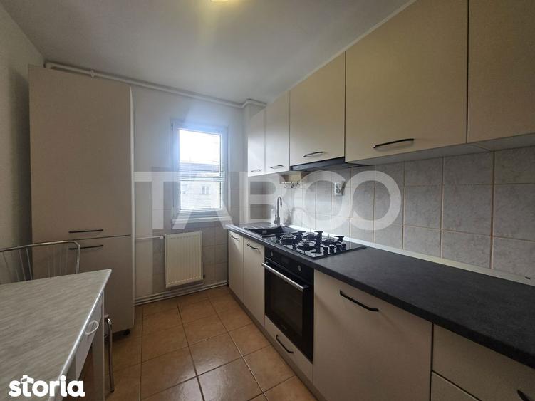 Apartament cu 3 camere semidecomandat, mobilat în Mihai Viteazul