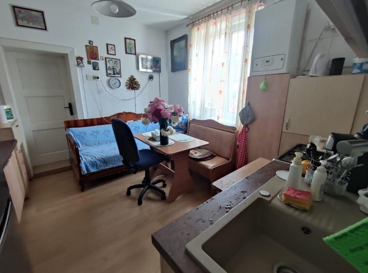 Casă cu 3 camere cu Teren 579 Mp în Florilor