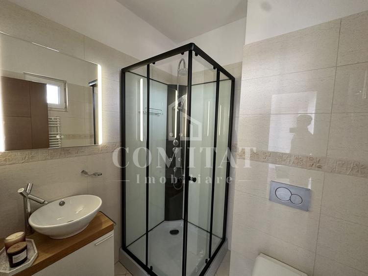 Apartament cu 5 camere semidecomandat, mobilat în Bună Ziua