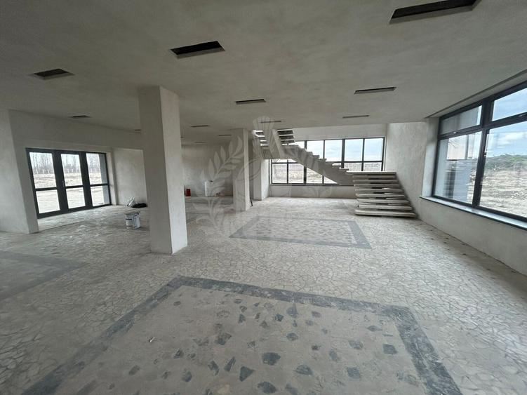 Birou, de 1,200 mp, în Bărcănești