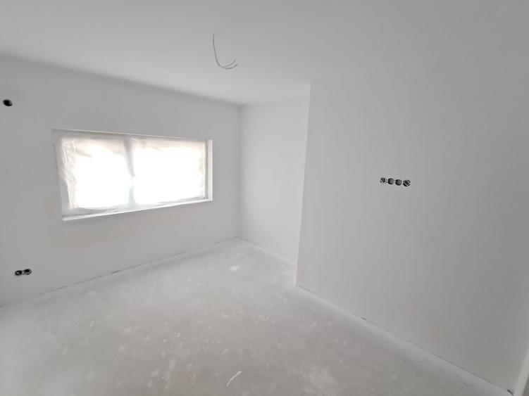 Duplex cu 4 camere cu Teren 100 Mp în Florești