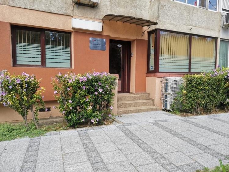 Apartament cu 3 camere decomandat, mobilat în Casa de Cultură