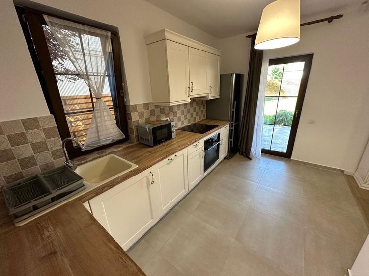 Duplex cu 5 camere cu Canalizare în Aradului