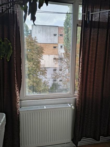 Apartament cu 3 camere semidecomandat în Micro 16