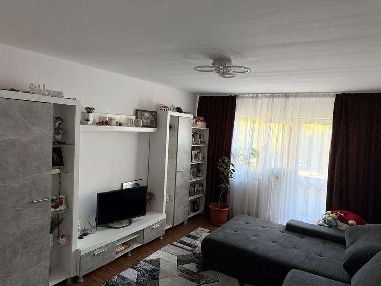 Apartament cu 4 camere în Petros