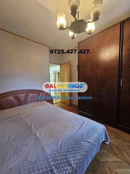 Apartament cu 3 camere decomandat în Republicii