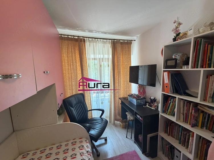 Inchiriez apartament 3 camere zona Peco - 3