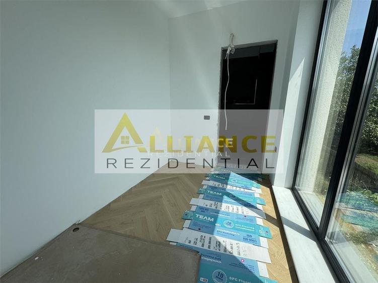 Duplex cu 5 camere decomandat cu Canalizare în Central