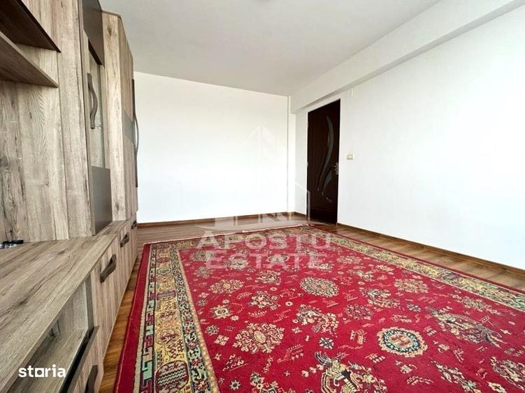 Apartament cu 3 camere semidecomandat în Ultracentral