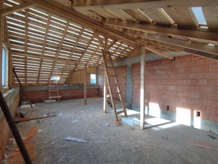 Casă cu 3 camere cu Teren 180 Mp în Central