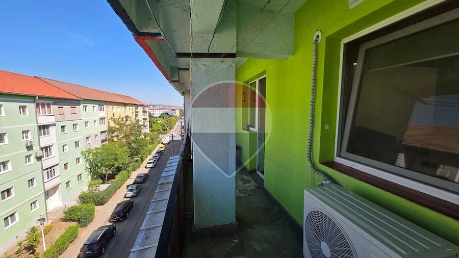 Apartament cu 4 camere decomandat în Vitrometan