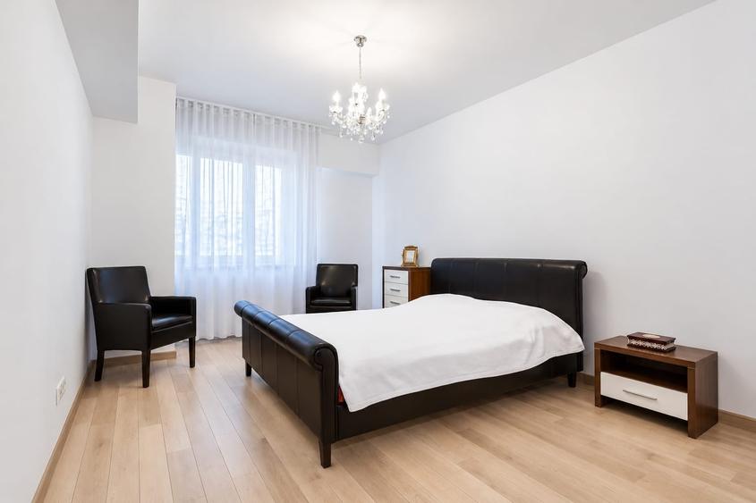 Apartament cu 3 camere semidecomandat în Aviației