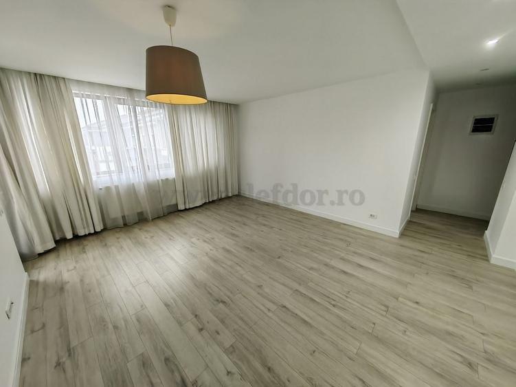 Casă individuală cu 9 camere cu Canalizare în Pipera