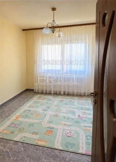 Apartament cu 3 camere decomandat, mobilat în Calea București