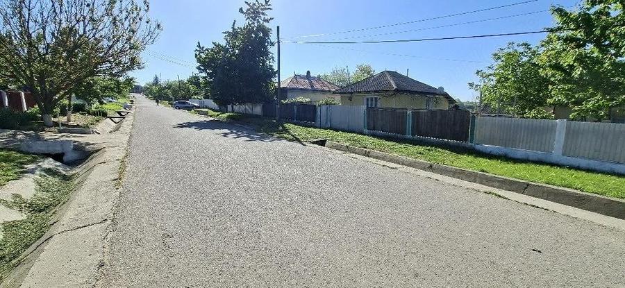 Casă cu Teren 700 Mp în Icușești