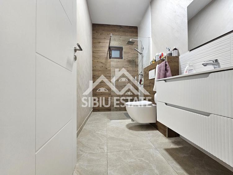 Casă individuală cu 5 camere cu Canalizare în Central