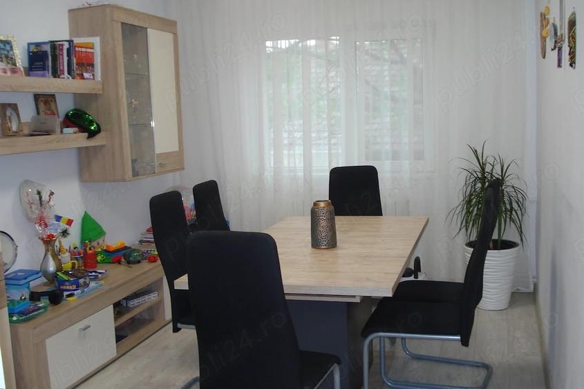 Apartament cu 4 camere decomandat în Lipovei