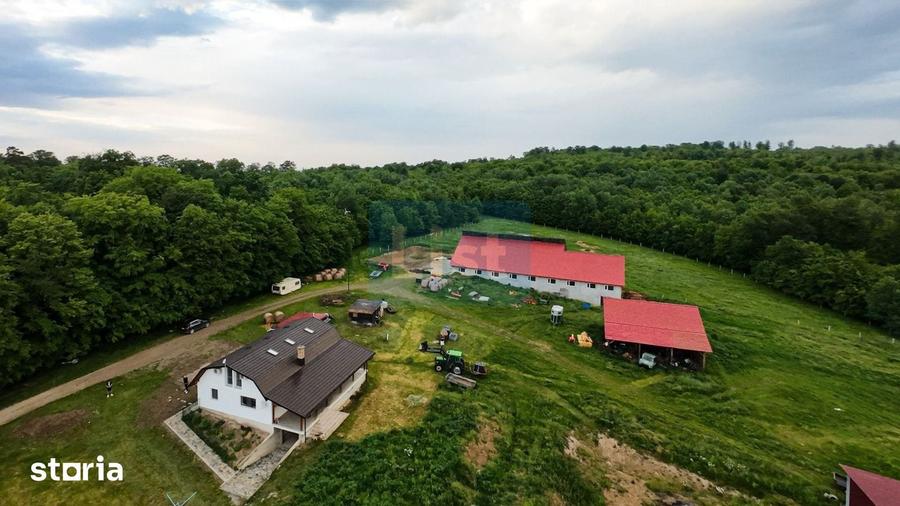 Casă cu 6 camere cu Teren 129800 Mp în Vicovu de Sus
