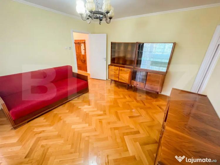 Apartament cu 4 camere semidecomandat în 22 Decembrie