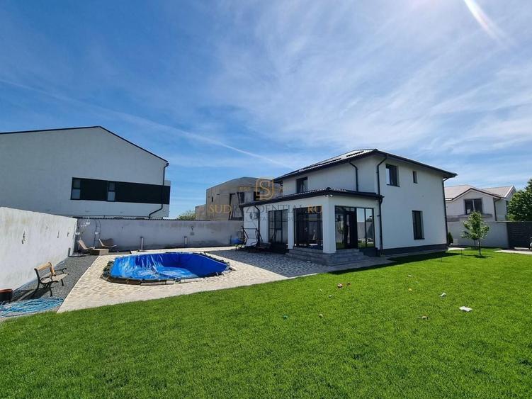 Casă individuală cu 5 camere cu Piscina în Exterior Est