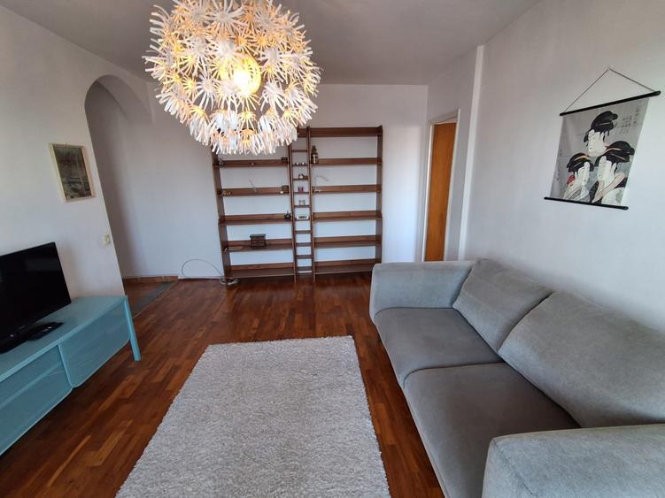 Apartament cu 2 camere semidecomandat, mobilat în Victoriei