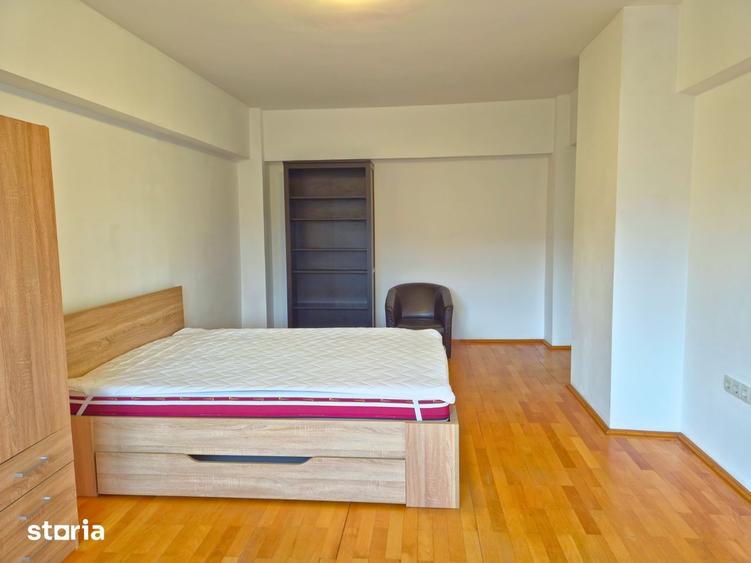 DE INCHIRIAT - 3 CAMERE, CENTRAL, BLOC CU LIFT - 2