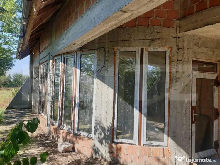 Casă cu 7 camere cu Teren 1000 Mp în Central