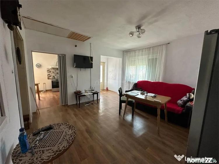 Casă cu 3 camere cu Teren 1438 Mp în Central