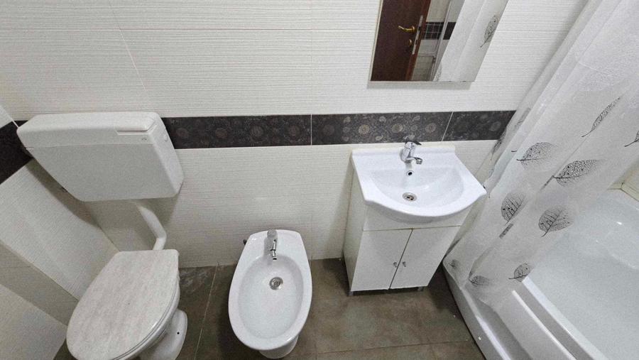 Apartament cu 3 camere nedecomandat în Nufărul