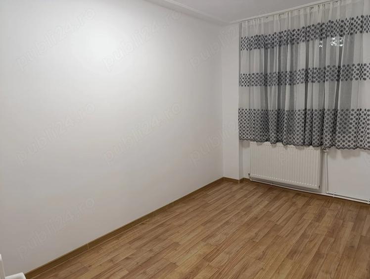 Apartament cu 3 camere semidecomandat în Independenței