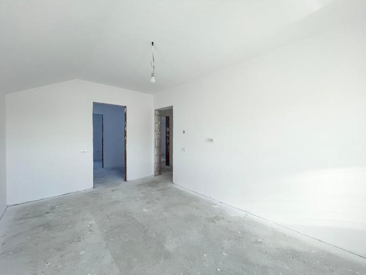 Duplex cu 4 camere cu Canalizare în Moșnița Veche