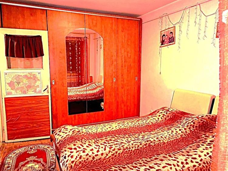 Apartament cu 3 camere semidecomandat în Hipodrom