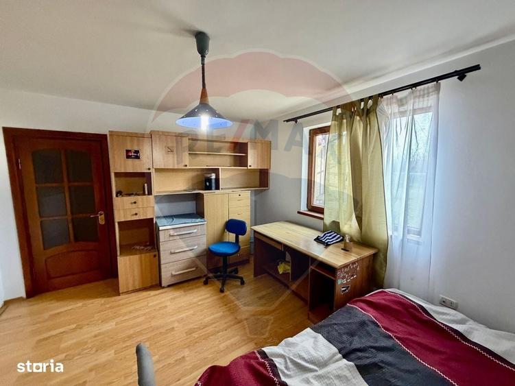 Casă cu 4 camere în Vânători