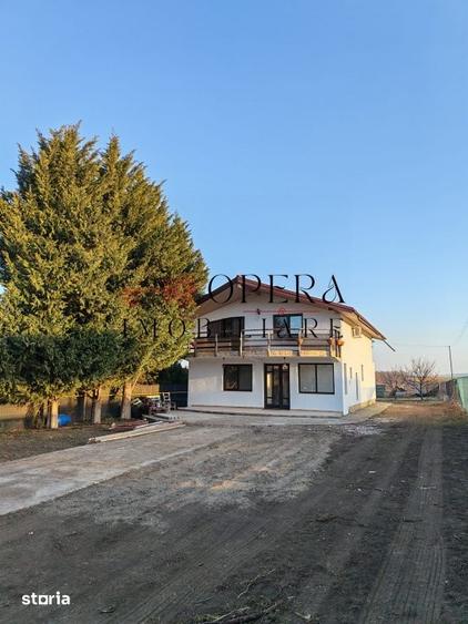 Casă cu 6 camere cu Teren 2252 Mp în Miroslava