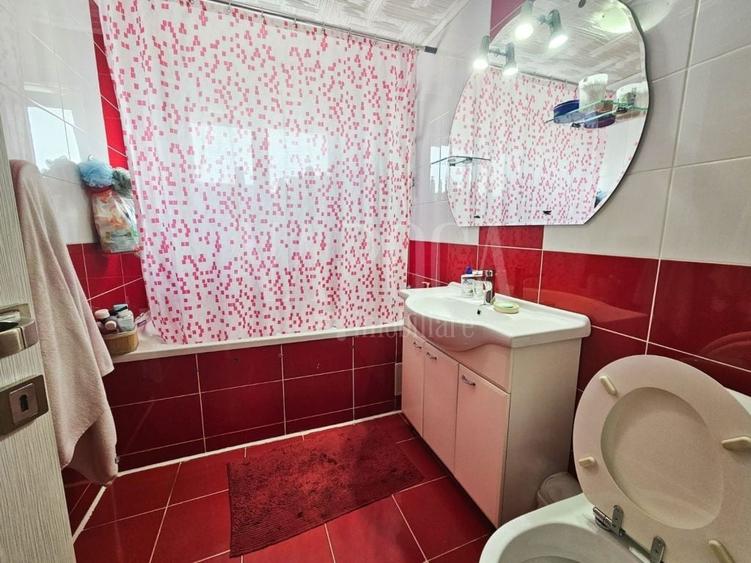 Apartament cu 3 camere semidecomandat în Florești