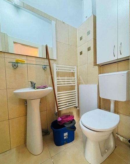 Apartament cu 3 camere semidecomandat în Andrei Mureșanu
