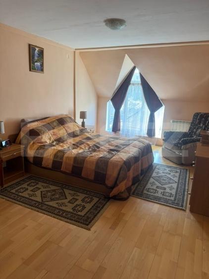 Casă individuală cu 7 camere cu Canalizare în Est