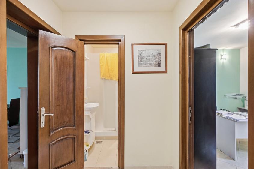 Apartament cu 3 camere semidecomandat în Ultracentral