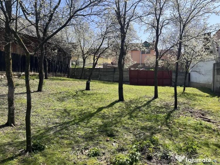 Teren de 989 mp, în Poplaca